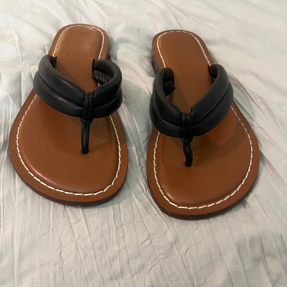 Bernardo Black Leather Sandals with very soft leather straps.  EUC Size 6.5